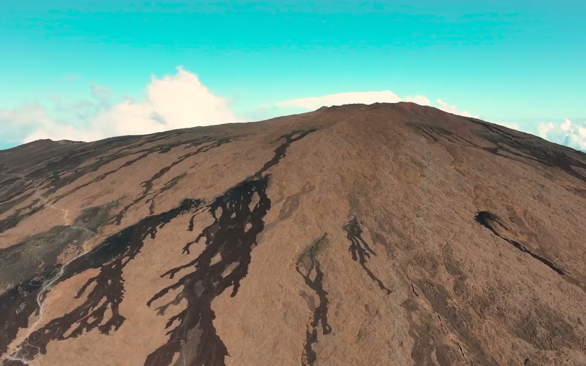 Le Piton de la Fournaise filmé au drone, vidéo de voyage à La Réunion